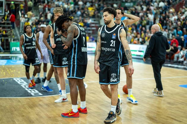 Die Towers sind enttäuscht enttaeuscht, unzufrieden, negative emotionen,, GER, MHP Riesen vs. Veolia Towers Hamburg, Basketball Bundesliga, easycredit BBL, 23. Spieltag, Spielzeit 2025 2026, 08.03.2026, GER, MHP Riesen vs. Veolia Towers Hamburg, Basketball Bundesliga, easycredit BBL, 23. Spieltag, Spielzeit 2025 2026, 08.03.2026 Ludwigsburg Copyright: xEibner-Pressefoto SaschaxWaltherx EP_EER