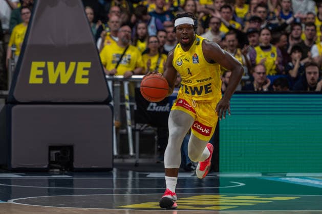 GER, Basketball, easy Credit- BBL, EWE Baskets Oldenburg vs Rasta Vechta 08.03.2026, EWE Arena, Oldenburg, GER, easy Credit-BBL, EWE Baskets Oldenburg vs Rasta Vechta, im Bild Brain FOBBS ( EWE Baskets Oldenburg 4 ) Einzelaktion, Ganzkörper Ganzkoerper