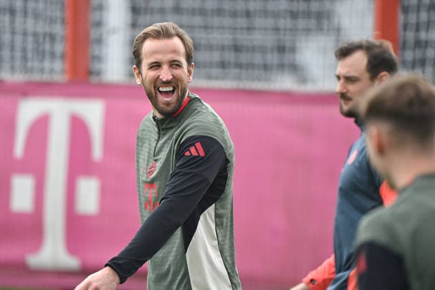 Harry KANE (Bayern Muenchen), lacht,lachen,lachend,optimistisch,gutgelaunt. Einzelbild,angeschnittenes Einzelmotiv, Halbfigur,halbe Figur. Abschlusstraining am 09.03.2026. Fussball Champions League,Saison 2025 26, Achtelfinale Atalanta Bergamo - FC Bayern Muenchen am 10.03.2026