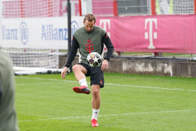 Harry Kane (FC Bayern Muenchen, 09) mit Ball, GER, Abschlusstraining, FC Bayern Muenchen, Fussball, UEFA Champions League, Achtelfinale, Hinspiel, Saison 2025 2026, 09.03.2026, GER, Abschlusstraining, FC Bayern Muenchen, Fussball, UEFA Champions League, Achtelfinale, Hinspiel, Saison 2025 2026, 09.03.2026 Muenchen Copyright: xEibner-Pressefoto JennixMaulx EP_JML