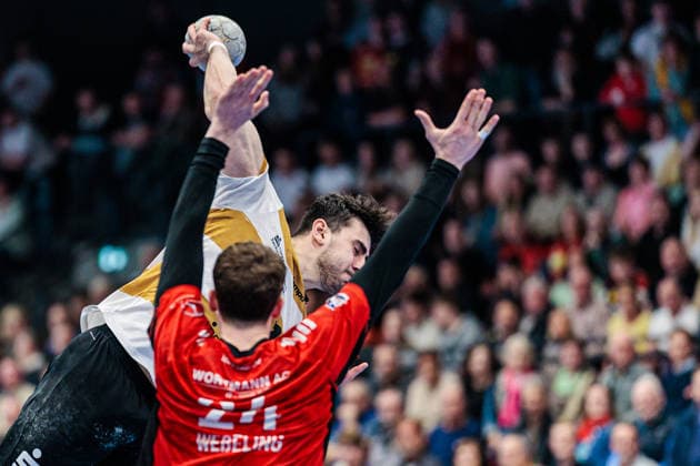 v.l. Doruk Pehlivan (HC Elbflorenz 2006, 11), Sven Wesseling (TuS N-Luebbecke, 24) GER, TuS N-Luebbecke vs. HC Elbflorenz 2006, Handball, 2. Bundesliga, 23. Spieltag, Spielzeit 2025 2026, 09.03.2026 GER, TuS N-Luebbecke vs. HC Elbflorenz 2006, Handball, 2. Bundesliga, 23. Spieltag, Spielzeit 2025 2026, 09.03.2026 Luebbecke Copyright: xEibner-Pressefoto JanxRollingerx EP_JSK