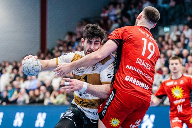 v.l. Doruk Pehlivan (HC Elbflorenz 2006, 11), Yannick Draeger (TuS N-Luebbecke, 19) GER, TuS N-Luebbecke vs. HC Elbflorenz 2006, Handball, 2. Bundesliga, 23. Spieltag, Spielzeit 2025 2026, 09.03.2026 GER, TuS N-Luebbecke vs. HC Elbflorenz 2006, Handball, 2. Bundesliga, 23. Spieltag, Spielzeit 2025 2026, 09.03.2026 Luebbecke Copyright: xEibner-Pressefoto JanxRollingerx EP_JSK