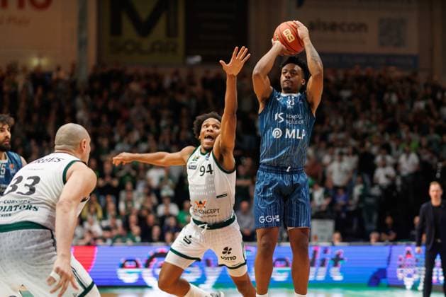 Eric Reed Jr (MLP Academics Heidelberg) im Zweikampf mit George King (Gladiators Trier), Vet Concept Gladiators Trier vs MLP Academics Heidelberg, Basketball, easyCredit BBL, 23. Spieltag, Saison 2025 2026, 09.03.2026 Vet Concept Gladiators Trier vs MLP Academics Heidelberg, Basketball, easyCredit BBL, 23. Spieltag, Saison 2025 2026, 09.03.2026 Copyright: xEibner-Pressefoto AlexanderxNeisx EP_ANS