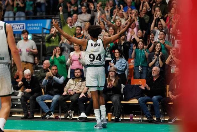 George King (Gladiators Trier) jubelt vor den Fans, Vet Concept Gladiators Trier vs MLP Academics Heidelberg, Basketball, easyCredit BBL, 23. Spieltag, Saison 2025 2026, 09.03.2026 Vet Concept Gladiators Trier vs MLP Academics Heidelberg, Basketball, easyCredit BBL, 23. Spieltag, Saison 2025 2026, 09.03.2026 Copyright: xEibner-Pressefoto AlexanderxNeisx EP_ANS