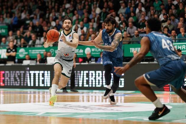Clayton Guillozet (Gladiators Trier) im Zweikampf mit Marcel Kessen (MLP Academics Heidelberg), Vet Concept Gladiators Trier vs MLP Academics Heidelberg, Basketball, easyCredit BBL, 23. Spieltag, Saison 2025 2026, 09.03.2026 Vet Concept Gladiators Trier vs MLP Academics Heidelberg, Basketball, easyCredit BBL, 23. Spieltag, Saison 2025 2026, 09.03.2026 Copyright: xEibner-Pressefoto AlexanderxNeisx EP_ANS