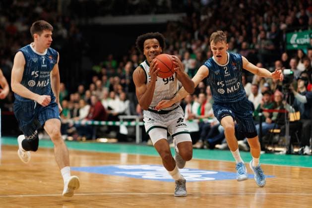 George King (Gladiators Trier) im Zweikampf mit Dusan Neskovic (MLP Academics Heidelberg) und Niklas Wuerzner (MLP Academics Heidelberg), Vet Concept Gladiators Trier vs MLP Academics Heidelberg, Basketball, easyCredit BBL, 23. Spieltag, Saison 2025 2026, 09.03.2026 Vet Concept Gladiators Trier vs MLP Academics Heidelberg, Basketball, easyCredit BBL, 23. Spieltag, Saison 2025 2026, 09.03.2026 Copyright: xEibner-Pressefoto AlexanderxNeisx EP_ANS
