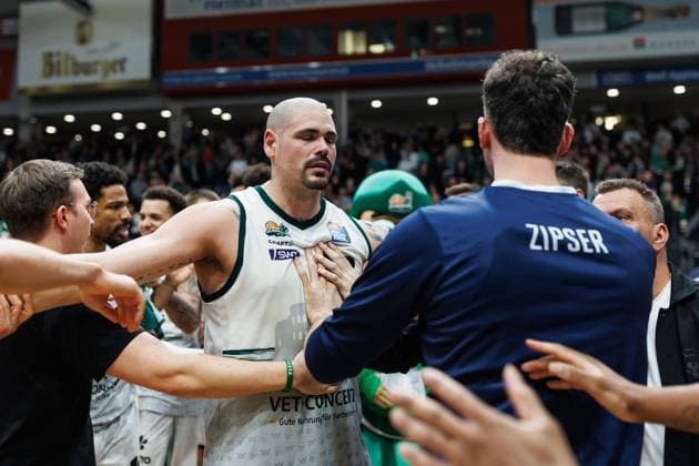 Maik Zirbes (Gladiators Trier) und Paul Zipser (MLP Academics Heidelberg) schlichten, Vet Concept Gladiators Trier vs MLP Academics Heidelberg, Basketball, easyCredit BBL, 23. Spieltag, Saison 2025 2026, 09.03.2026 Vet Concept Gladiators Trier vs MLP Academics Heidelberg, Basketball, easyCredit BBL, 23. Spieltag, Saison 2025 2026, 09.03.2026 Copyright: xEibner-Pressefoto AlexanderxNeisx EP_ANS