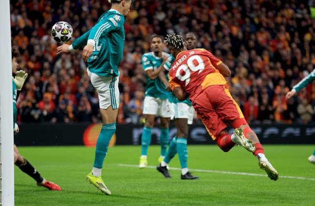 Mario Lemina of Galatasaray scores their side s first goal of the game Galatasaray v Liverpool, UEFA Champions League, Round of 16, First Leg, Football, RAMS Park, Istanbul, Turkiye - 10 Mar 2026Istanbul RAMS Park Turkey EDITORIAL USE ONLY No use with unauthorised audio, video, data, fixture lists, club league logos or live services. Online in-match use limited to 120 images, no video emulation. No use in betting, games or single club league player publications. Copyright: xGeorgexTewkesbury Shutterstockx 16740258aa