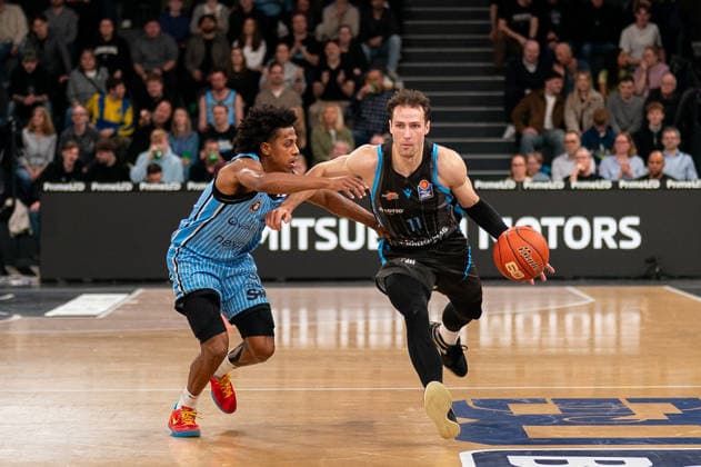 Jack Pagenkopf (Science City Jena, 11) im Dribbling gegen Ross Williams (Veolia Towers Hamburg, 34), GER, Veolia Towers Hamburg vs Science City Jena, Basketball, Bundesliga, Spieltag 26, Saison 2025 2026, 10.03.2026 GER, Veolia Towers Hamburg vs Science City Jena, Basketball, Bundesliga, Spieltag 26, Saison 2025 2026, 10.03.2026 Hamburg Copyright: xEibner-Pressefoto MaxxVincenx EP_MVN