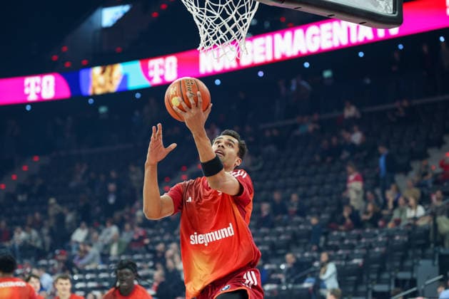 Oscar da Silva (FC Bayern Basketball, 01) beim Aufwaermen vor dem Spiel, GER, FC Bayern Basketball vs. Basketball Loewen Braunschweig, Basketball, easycredit Basketball Bundesliga, 25. Spieltag, Saison 2025 2026, 10.03.2026, GER, FC Bayern Basketball vs. Basketball Loewen Braunschweig, Basketball, easycredit Basketball Bundesliga, 25. Spieltag, Saison 2025 2026, 10.03.2026 Muenchen Copyright: xEibner-Pressefoto JennixMaulx EP_JML