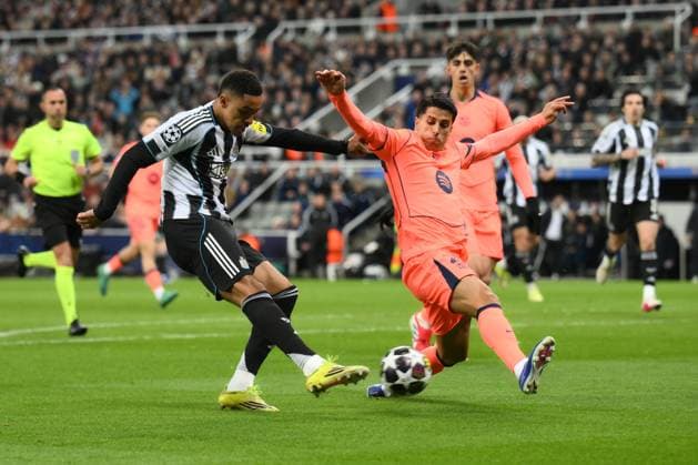 Jacob Ramsey of Newcastle United shoots at goal Newcastle United v Barcelona, UEFA Champions League, Round of 16, First Leg, Football, St James Park, Newcastle, UK - 10 Mar 2026Newcastle St James Park United Kingdom EDITORIAL USE ONLY No use with unauthorised audio, video, data, fixture lists, club league logos or live services. Online in-match use limited to 120 images, no video emulation. No use in betting, games or single club league player publications. Copyright: xRichardxLee Shutterstockx 16740284au
