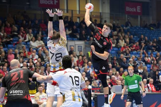 Aaron Mensing (MT Melsungen 33) beim Wurf; Wiktor Jankowski (HC Vardar 78) (L), Milan Lazarevski (HC Vardar 18) , GER, MT Melsungen - HC Vardar 1961 PRO Skopje (MKD), Handball, EHF European League Maenner, Main Round, Saison 2025 2026, 10.03.2026, GER, MT Melsungen - HC Vardar Skopje, Handball, EHF Maenner, Main Round, Saison 2025 2026, 10.03.2026 Kassel Copyright: xEibner-Pressefotox xRolandxSippelx EP_RSL