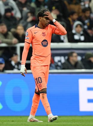 Newcastle Upon Tyne, England, 10th March 2026. Dejected Lamine Yamal of FC Barcelona, Barca during the Newcastle United vs FC Barcelona UEFA Champions League match at St. James Park, Newcastle Upon Tyne. Picture credit should read: Nigel Roddis Sportimage EDITORIAL USE ONLY. No use with unauthorised audio, video, data, fixture lists, club league logos or live services. Online in-match use limited to 120 images, no video emulation. No use in betting, games or single club league player publications. SPI_050_NR_NEWC_BARCx SPI-4596-0050