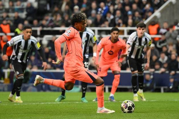 Lamine Yamal of Barcelona scores to make it 1-1 Newcastle United v Barcelona, UEFA Champions League, Round of 16, First Leg, Football, St James Park, Newcastle, UK - 10 Mar 2026Newcastle St James Park United Kingdom EDITORIAL USE ONLY No use with unauthorised audio, video, data, fixture lists, club league logos or live services. Online in-match use limited to 120 images, no video emulation. No use in betting, games or single club league player publications. Copyright: xRichardxLee Shutterstockx 16740284cf