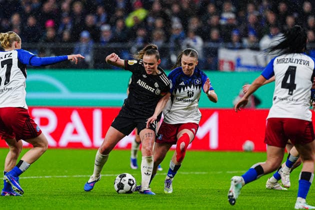 Pernille Harder (FC Bayern München, 21), Annaleen Böhler (Hamburger SV, 06) GER, Hamburger SV vs. FC Bayern München, Frauen, Fussball, DFB-Pokal, Viertelfinale, Saison 2025 2026, 11.03.2026 GER, Hamburger SV vs. FC Bayern München, Frauen, Fussball, DFB-Pokal, Viertelfinale, Saison 2025 2026, 11.03.2026 Hamburg Copyright: xEibner-Pressefoto MarcelxvonxFehrnx EP_MFN