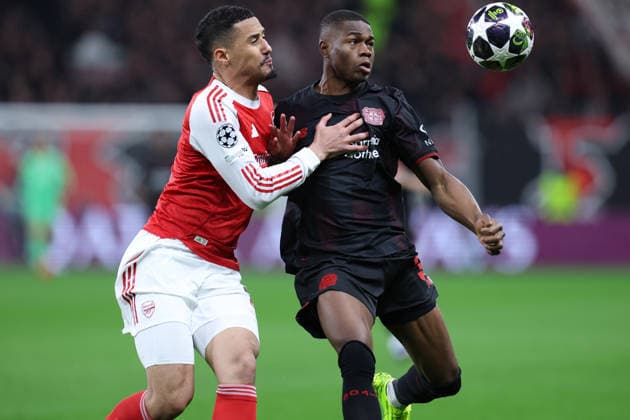 GER, UEFA CL, Achtelfinale, Bayer 04 Leverkusen (GER) vs. FC Arsenal (ENG), 11.03.2026, BayArena, Leverkusen, GER, UEFA CL, Achtelfinale, Bayer 04 Leverkusen (GER) vs. FC Arsenal (ENG), , im Bild: Christian Kofane (Leverkusen 35), im Zweikampf gegen William Saliba (FC Arsenal 2),