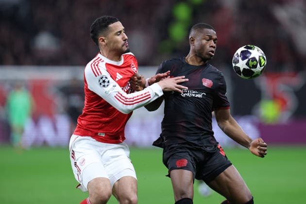 GER, UEFA CL, Achtelfinale, Bayer 04 Leverkusen (GER) vs. FC Arsenal (ENG), 11.03.2026, BayArena, Leverkusen, GER, UEFA CL, Achtelfinale, Bayer 04 Leverkusen (GER) vs. FC Arsenal (ENG), , im Bild: Christian Kofane (Leverkusen 35), im Zweikampf gegen William Saliba (FC Arsenal 2),