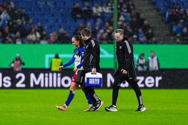Verletzung Camilla Lindberg (Hamburger SV, 47) GER, Hamburger SV vs. FC Bayern München, Frauen, Fussball, DFB-Pokal, Viertelfinale, Saison 2025 2026, 11.03.2026 GER, Hamburger SV vs. FC Bayern München, Frauen, Fussball, DFB-Pokal, Viertelfinale, Saison 2025 2026, 11.03.2026 Hamburg Copyright: xEibner-Pressefoto MarcelxvonxFehrnx EP_MFN