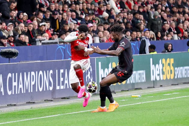 Zweikampf zwischen Edmond Tapsoba (Bayer Leverkusen) und Jurrien Timber (Arsenal London) GER, Bayer Leverkusen gegen Arsenal London, Fussball, Champions League, Achtelfinale, Spielzeit 2025 2026, 11.03.2026 DFL REGULATIONS PROHIBIT ANY USE OF PHOTOGRAPHS AS IMAGE SEQUENCES AND OR QUASI-VIDEO GER, Bayer Leverkusen gegen Arsenal London, Fussball, Champions League, Achtelfinale, Spielzeit 2025 2026, 11.03.2026 Leverkusen Copyright: xEibner-Pressefoto FrankxZeisingx EP_FZG