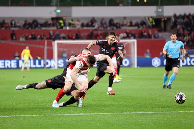 Zweikampf zwischen Viktor Gyokeres (Arsenal London) und Robert Andrich (Bayer Leverkusen) GER, Bayer Leverkusen gegen Arsenal London, Fussball, Champions League, Achtelfinale, Spielzeit 2025 2026, 11.03.2026 DFL REGULATIONS PROHIBIT ANY USE OF PHOTOGRAPHS AS IMAGE SEQUENCES AND OR QUASI-VIDEO GER, Bayer Leverkusen gegen Arsenal London, Fussball, Champions League, Achtelfinale, Spielzeit 2025 2026, 11.03.2026 Leverkusen Copyright: xEibner-Pressefoto FrankxZeisingx EP_FZG