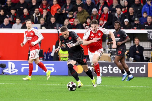 Zweikampf zwischen Aleix Garcia (Bayer Leverkusen) und Viktor Gyokeres (Arsenal London) GER, Bayer Leverkusen gegen Arsenal London, Fussball, Champions League, Achtelfinale, Spielzeit 2025 2026, 11.03.2026 DFL REGULATIONS PROHIBIT ANY USE OF PHOTOGRAPHS AS IMAGE SEQUENCES AND OR QUASI-VIDEO GER, Bayer Leverkusen gegen Arsenal London, Fussball, Champions League, Achtelfinale, Spielzeit 2025 2026, 11.03.2026 Leverkusen Copyright: xEibner-Pressefoto FrankxZeisingx EP_FZG