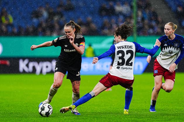 Gerogia Stanway (FC Bayern München, 31), Lotta Wrede (Hamburger SV, 32) GER, Hamburger SV vs. FC Bayern München, Frauen, Fussball, DFB-Pokal, Viertelfinale, Saison 2025 2026, 11.03.2026 GER, Hamburger SV vs. FC Bayern München, Frauen, Fussball, DFB-Pokal, Viertelfinale, Saison 2025 2026, 11.03.2026 Hamburg Copyright: xEibner-Pressefoto MarcelxvonxFehrnx EP_MFN