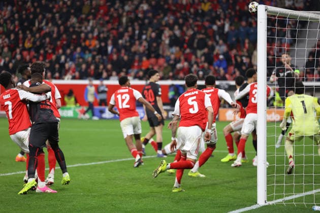 Kopfball von Robert Andrich (Bayer Leverkusen) zum 1:0 GER, Bayer Leverkusen gegen Arsenal London, Fussball, Champions League, Achtelfinale, Spielzeit 2025 2026, 11.03.2026 DFL REGULATIONS PROHIBIT ANY USE OF PHOTOGRAPHS AS IMAGE SEQUENCES AND OR QUASI-VIDEO GER, Bayer Leverkusen gegen Arsenal London, Fussball, Champions League, Achtelfinale, Spielzeit 2025 2026, 11.03.2026 Leverkusen Copyright: xEibner-Pressefoto FrankxZeisingx EP_FZG