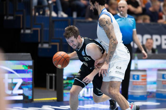 Spencer Reaves (MBC, 31), Marek Ayers Nelson (BKO, 0), Syntainics MBC vs. BK Olomoucko, European North Basketball League, Achtelfinale, 2025 26, Deutschland, Tschechien, 11.03.2026. Weissenfels Stadthalle Sachsen-Anhalt Deutschland