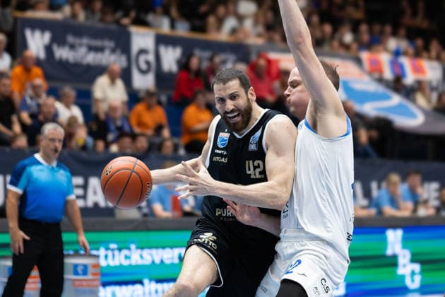 Nemanja Djurisic (MBC, 42), Dominik Zak (BKO, 22), Syntainics MBC vs. BK Olomoucko, European North Basketball League, Achtelfinale, 2025 26, Deutschland, Tschechien, 11.03.2026. Weissenfels Stadthalle Sachsen-Anhalt Deutschland