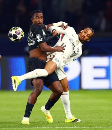 Joao Pedro of Chelsea and William Pacho of Paris Saint-Germain. Paris Saint-Germain v Chelsea, UEFA Champions League, Round of 16, First Leg, Football, Parc des Princes, Paris, France - 11 Mar 2026Paris Parc des Princes France EDITORIAL USE ONLY No use with unauthorised audio, video, data, fixture lists, club league logos or live services. Online in-match use limited to 120 images, no video emulation. No use in betting, games or single club league player publications. Copyright: xJamesxMarsh Shutterstockx 16746728bc