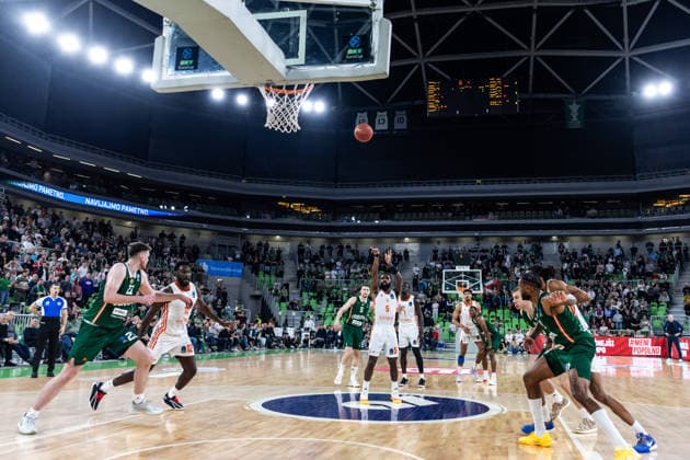GER, BKT EuroCup, Saison 2025 2026, Achteffinale, Cedevita Olimpija Ljubljana- Niners Chemnitz 11.03.2026, Arena Stozice, Ljubljana, GER, BKT EuroCup, Saison 2025 2026, Achteffinale, Cedevita Olimpija Ljubljana- Niners Chemnitz Corey Davis Jr. (Niners Chemnitz, 5) bei einem Freiwurf Foto Alexander Trienitz Ljubljana Arena Stozice Slowenien