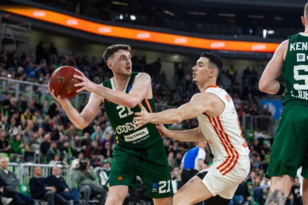 GER, BKT EuroCup, Saison 2025 2026, Achteffinale, Cedevita Olimpija Ljubljana- Niners Chemnitz 11.03.2026, Arena Stozice, Ljubljana, GER, BKT EuroCup, Saison 2025 2026, Achteffinale, Cedevita Olimpija Ljubljana- Niners Chemnitz Matthew Hurt (Cedevita Olimpija Ljubljana 21), Yordan Minchev (Niners Chemnitz, 91) Foto Alexander Trienitz Ljubljana Arena Stozice Slowenien