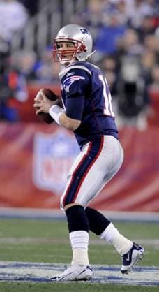 Feb. 3, 2008 - New England Patriots quarterback Tom Brady steps back to pass in the second quarter during Super Bowl XLII at University of Phoenix Stadium in Glendale, Arizona, on Sunday, February 3, 2008. (David Pokress Newsday MCT) Copyright: xDavidxPokressx