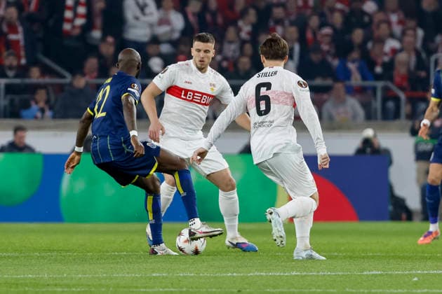 Seko Fofana (FC Porto, 42), Ermedin Demirovic (VfB Stuttgart, 09) und Angelo Stiller (VfB Stuttgart, 06) im Kampf um den Ball , Deutschland, Fussball, UEFA Europa League, Achtelfinale, 2025 2026, VfB Stuttgart vs. FC Porto, 12.03.2026, Stuttgart Arena Stuttgart Deutschland Copyright: xGrantxHubbsx
