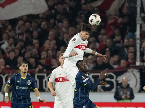 v.li. Atakan Karazor (VfB Stuttgart, 16), Zaidu (FC Porto, 12) GER, VfB Stuttgart vs. FC Porto, Fussball, UEFA Europa League, Herren, Achtelfinale, Hinspiel, Spielzeit 2025 2026, 13.03.2026, GER, VfB Stuttgart vs. FC Porto, Fussball, UEFA Europa League, Herren, Achtelfinale, Hinspiel, Spielzeit 2025 2026, 13.03.2026 Stuttgart Copyright: xEibner-Pressefoto WolfgangxFrankx EP_WFK