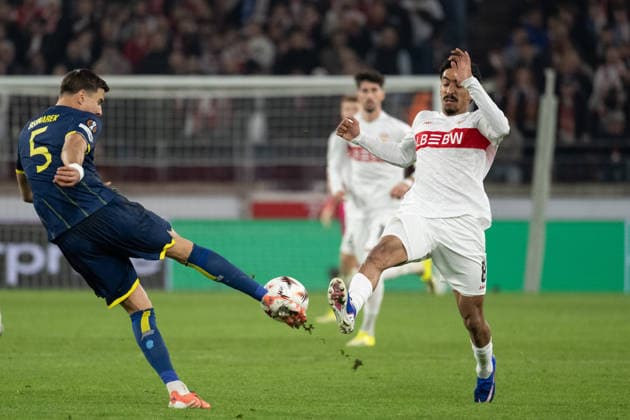 v.li. Jan Bednarek (FC Porto, 05), Tiago Tomas (VfB Stuttgart, 08) GER, VfB Stuttgart vs. FC Porto, Fussball, UEFA Europa League, Herren, Achtelfinale, Hinspiel, Spielzeit 2025 2026, 13.03.2026, GER, VfB Stuttgart vs. FC Porto, Fussball, UEFA Europa League, Herren, Achtelfinale, Hinspiel, Spielzeit 2025 2026, 13.03.2026 Stuttgart Copyright: xEibner-Pressefoto WolfgangxFrankx EP_WFK