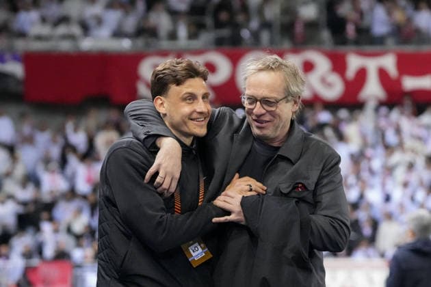 Maximilian Eggestein (SC Freiburg, 08) und Klemens Hartenbach (SC Freiburg, Sportdirektor) , Belgien, Fussball, UEFA Europa League, Achtelfinale Hinspiel, 2025 2026, KRC Genk vs. SC Freiburg, 12.03.2026, KRC Genk Arena, Cegeka Arena, Genk, Belgien Genk KRC Genk Arena, Cegeka Arena Limburg Belgien Copyright: xArnexAmbergx