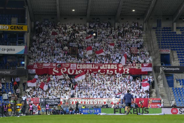 Fans und Ultras im Gästeblock sorgen bereits vor dem Spiel für gute Stimmung , Belgien, Fussball, UEFA Europa League, Achtelfinale Hinspiel, 2025 2026, KRC Genk vs. SC Freiburg, 12.03.2026, KRC Genk Arena, Cegeka Arena, Genk, Belgien Genk KRC Genk Arena, Cegeka Arena Limburg Belgien Copyright: xArnexAmbergx