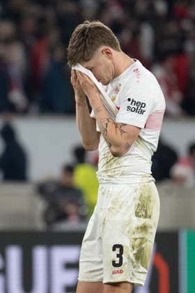 Nach Spielende Entaeuschung, frust bei Ramon Hendriks (VfB Stuttgart, 03) GER, VfB Stuttgart vs. FC Porto, Fussball, UEFA Europa League, Herren, Achtelfinale, Hinspiel, Spielzeit 2025 2026, 13.03.2026, GER, VfB Stuttgart vs. FC Porto, Fussball, UEFA Europa League, Herren, Achtelfinale, Hinspiel, Spielzeit 2025 2026, 13.03.2026 Stuttgart Copyright: xEibner-Pressefoto WolfgangxFrankx EP_WFK