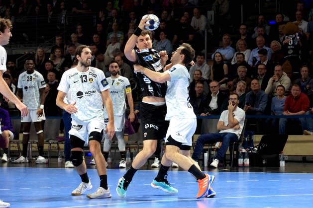 DEU, Machineseeker EHF Champions League, Fuechse Berlin vs. HBC Nantes, 12.03.2026, Max-Schmeling-Halle, Berlin, DEU, Machineseeker EHF Champions League, Fuechse Berlin vs. HBC Nantes, im Bild Lukas Herburger (Fuechse Berlin 29), Julien Bos (HBC Nantes 13), Kauldi Odriozola Yeregui (HBC Nantes 19)
