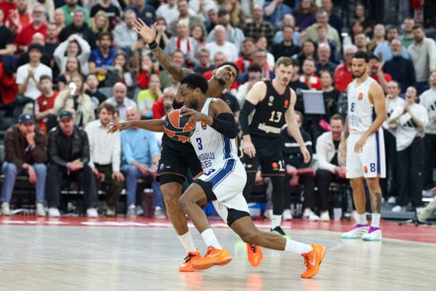 Jordan Loyd (Anadolu Efes Istanbul, 03) im Zweikampf mit Xavier Rathan-Mayes (FC Bayern Basketball, 04), GER, FC Bayern Basketball vs. Anadolu Efes Istanbul, Basketball, Euroleague, 31. Spieltag, Saison 2025 2026, 12.03.2026, GER, FC Bayern Basketball vs. Anadolu Efes Istanbul, Basketball, Euroleague, 31. Spieltag, Saison 2025 2026, 12.03.2026 Muenchen Copyright: xEibner-Pressefoto JennixMaulx EP_JML