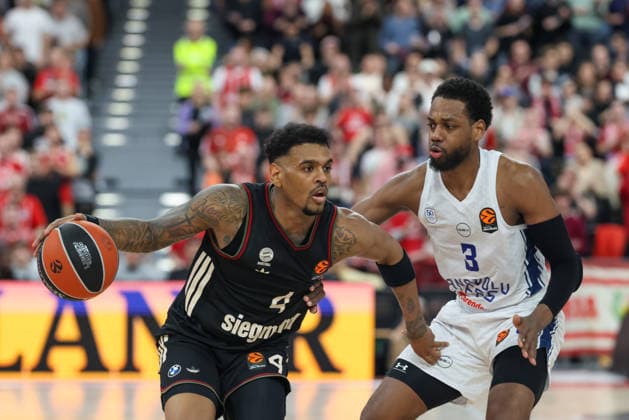 Xavier Rathan-Mayes (FC Bayern Basketball, 04) mit Jordan Loyd (Anadolu Efes Istanbul, 03), GER, FC Bayern Basketball vs. Anadolu Efes Istanbul, Basketball, Euroleague, 31. Spieltag, Saison 2025 2026, 12.03.2026, GER, FC Bayern Basketball vs. Anadolu Efes Istanbul, Basketball, Euroleague, 31. Spieltag, Saison 2025 2026, 12.03.2026 Muenchen Copyright: xEibner-Pressefoto JennixMaulx EP_JML