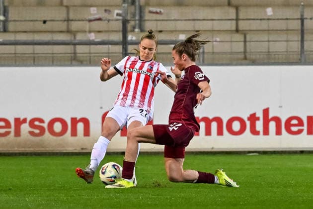 Lisa Kolb (SC Freiburg, 22), Beatrix Foerdoes (1. FC Nuernberg, 27) im Duell GER, SC Freiburg - 1. FC Nuernberg, Frauen-Fussball, Google Pixel Frauen-Bundesliga, 20. Spieltag, Saison 2025 2026, 13.03.2026 DFB REGULATIONS PROHIBIT ANY USE OF PHOTOGRAPHS AS IMAGE SEQUENCES AND OR QUASI-VIDEO GER, SC Freiburg - 1. FC Nuernberg, Frauen-Fussball, Google Pixel Frauen-Bundesliga, 20. Spieltag, Saison 2025 2026, 13.03.2026 Freiburg Copyright: xEibner-Pressefoto ThomasxHessx EP_THS
