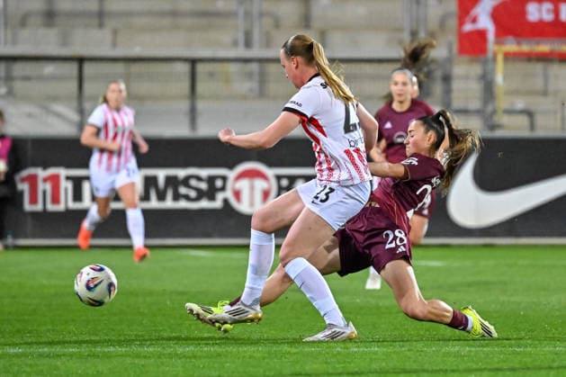 Luca Birkholz (SC Freiburg, 23), Maaelle Seguin (1. FC Nuernberg, 28) im Duell, Zweikampf GER, SC Freiburg - 1. FC Nuernberg, Frauen-Fussball, Google Pixel Frauen-Bundesliga, 20. Spieltag, Saison 2025 2026, 13.03.2026 DFB REGULATIONS PROHIBIT ANY USE OF PHOTOGRAPHS AS IMAGE SEQUENCES AND OR QUASI-VIDEO GER, SC Freiburg - 1. FC Nuernberg, Frauen-Fussball, Google Pixel Frauen-Bundesliga, 20. Spieltag, Saison 2025 2026, 13.03.2026 Freiburg Copyright: xEibner-Pressefoto ThomasxHessx EP_THS