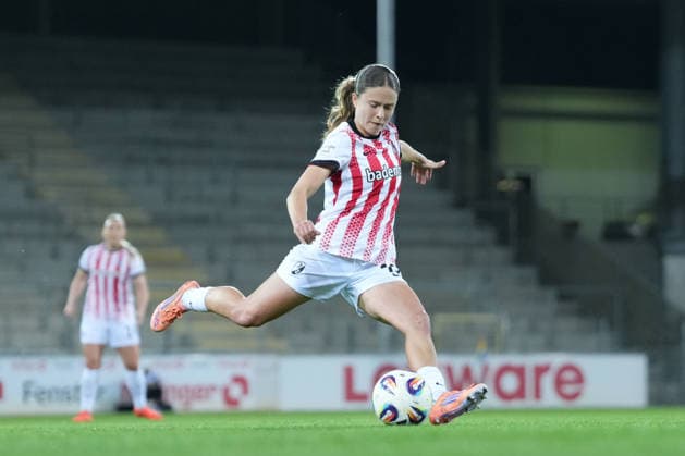 Nia Szenk (SC Freiburg, 19) am Ball , Deutschland, Fussball, GooglePixel Frauen-Bundesliga, 20.Spieltag, 2025 2026, SC Freiburg vs. 1. FC Nürnberg, 13.03.2026, Dreisamstadion, Freiburg, Deutschland DFB REGULATIONS PROHIBIT ANY USE OF PHOTOGRAPHS AS IMAGE SEQUENCES AND OR QUASI-VIDEO. Freiburg Dreisamstadion Baden-Wuerttemberg Deutschland Copyright: xArnexAmbergx
