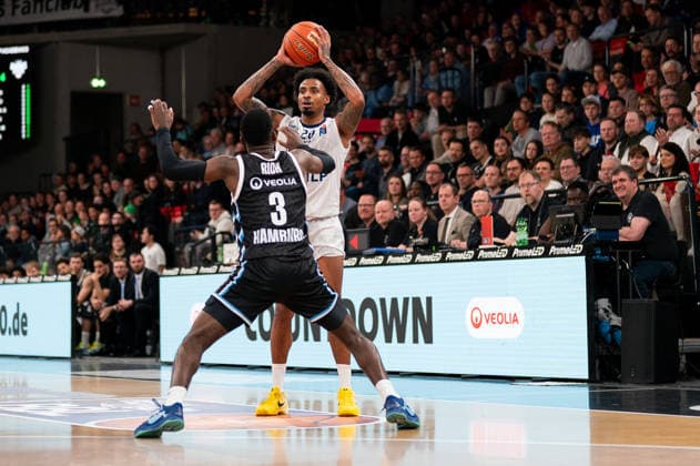 Michael Weathers (MLP Academics Heidelberg, 20), Osaro Rich (Veolia Towers Hamburg, 03), GER, Veolia Towers Hamburg vs MLP Academics Heidelberg, Basketball, Bundesliga, Spieltag 24, Saison 2025 2026, 13.03.2026 GER, Veolia Towers Hamburg vs MLP Academics Heidelberg, Basketball, Bundesliga, Spieltag 24, Saison 2025 2026, 13.03.2026 Hamburg Copyright: xEibner-Pressefoto MaxxVincenx EP_MVN
