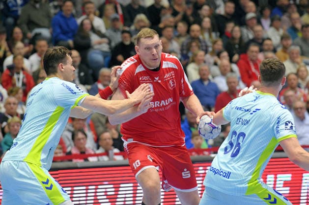 Dainis Kristopans (MT Melsungen 10) (am Ball), Julian Koester (VfL Gummersbach 7), Stepan Zeman (VfL Gummersbach 66) (R) , GER, MT Melsungen - VfL Gummersbach, Handball, 1. Bundesliga, 25. Spieltag, Saison 2025 2026, 13.03.2026, GER, MT Melsungen - VfL Gummersbach, Handball, 1. Bundesliga, 25. Spieltag, Saison 2025 2026, 13.03.2026 Kassel Copyright: xEibner-Pressefotox xRolandxSippex EP_RSL