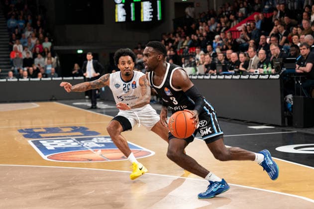 Osaro Rich (Veolia Towers Hamburg, 03) im Dribbling gegen Michael Weathers (MLP Academics Heidelberg, 20), GER, Veolia Towers Hamburg vs MLP Academics Heidelberg, Basketball, Bundesliga, Spieltag 24, Saison 2025 2026, 13.03.2026 GER, Veolia Towers Hamburg vs MLP Academics Heidelberg, Basketball, Bundesliga, Spieltag 24, Saison 2025 2026, 13.03.2026 Hamburg Copyright: xEibner-Pressefoto MaxxVincenx EP_MVN