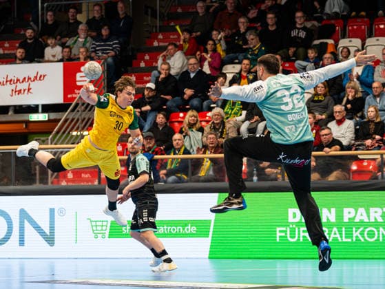Moritz Boekenkamp (VfL Eintracht Hagen, 30) beim Torwurf gegen Janis Boieck (HC Oppenweiler Backnang, 32) VfL Eintracht Hagen vs. HC Oppenweiler Backnang , Handball, 2. Bundesliga, 24. Spieltag, Saison 2025 2026, 13.03.2026 VfL Eintracht Hagen vs. HC Oppenweiler Backnang , Handball, 2. Bundesliga, 24. Spieltag, Saison 2025 2026, 13.03.2026 Hagen Copyright: xEibner-Pressefoto DamianxKruczynx EP_DKI