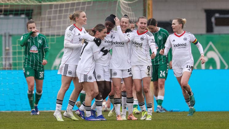 Spielerinnen von Eintracht Frankfurt mit Torjubel, Jubel, jubeln, jubelt, optimistisch, Spielszene, Highlight, Freude über das Tor zum 0:1, DIE DFB-RICHTLINIEN UNTERSAGEN JEGLICHE NUTZUNG VON FOTOS ALS SEQUENZBILDER UND ODER VIDEOÄHNLICHE FOTOSTRECKEN. DFB REGULATIONS PROHIBIT ANY USE OF PHOTOGRAPHS AS IMAGE SEQUENCES AND OR QUASI-VIDEO., 14.03.2026, Bremen (Deutschland), Fussball, Google Pixel Frauen-Bundesliga, SV Werder Bremen - Eintracht Frankfurt